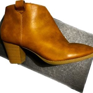 Camel booties